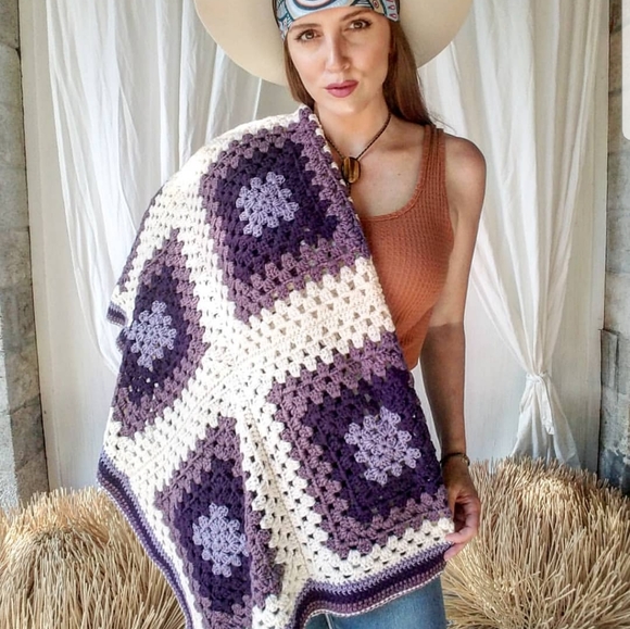 Vintage Grandma Square Quilt!🦋 - Picture 2 of 7